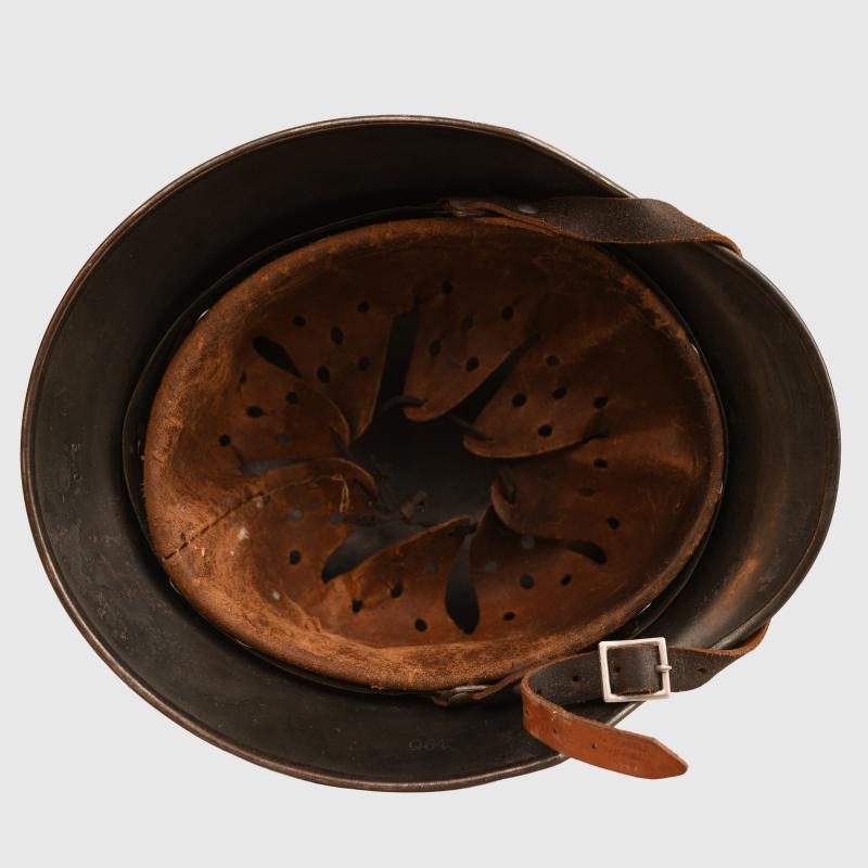 GERMAN WWII ARMY M.40 SINGLE DECAL COMBAT HELMET.