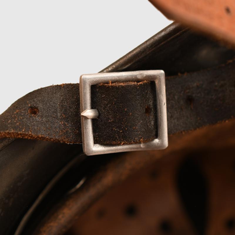 GERMAN WWII ARMY M.40 SINGLE DECAL COMBAT HELMET.