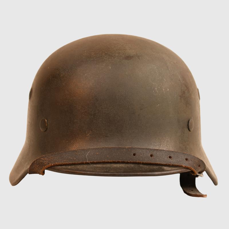 GERMAN WWII ARMY M.40 SINGLE DECAL COMBAT HELMET.