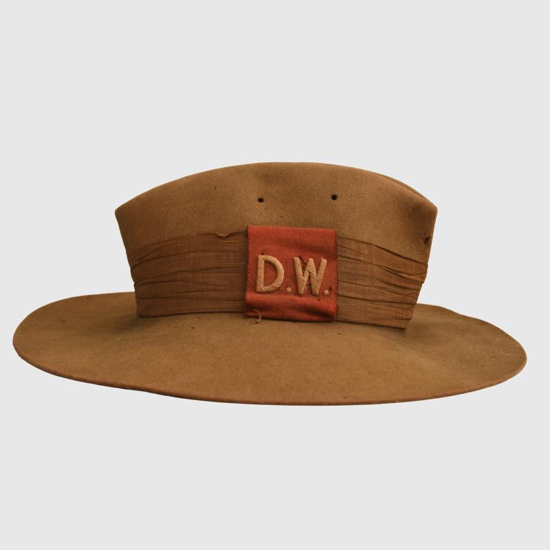 BRITISH WWII DUKE OF WELLINGTON’S CHINDITS HEADDRESS.