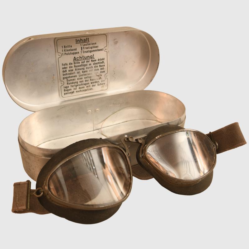 GERMAN WWII LUFTWAFFE AUER FLYING GOGGLES CASED.