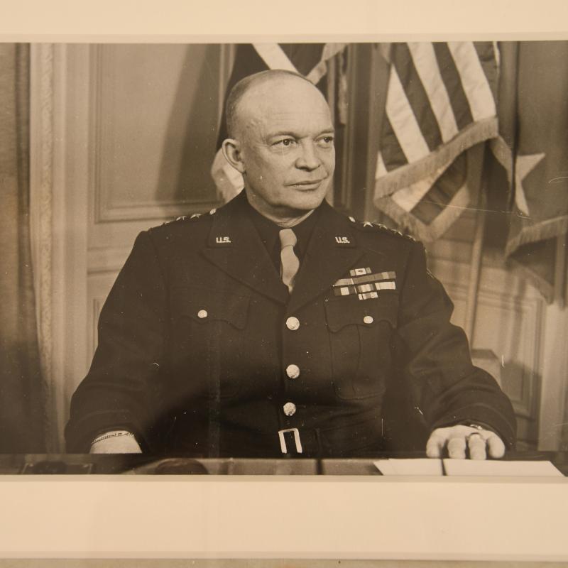 US WWII DWIGHT D. EISENHOWER SIGNATURE.