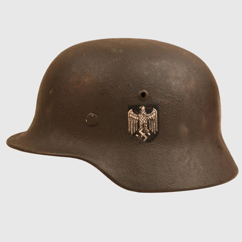 GERMAN WWII ARMY M35 SINGLE DECAL COMBAT HELMET.