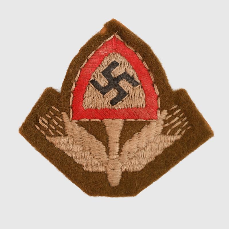 GERMAN WWII RAD OVERSEAS CAP BADGE.