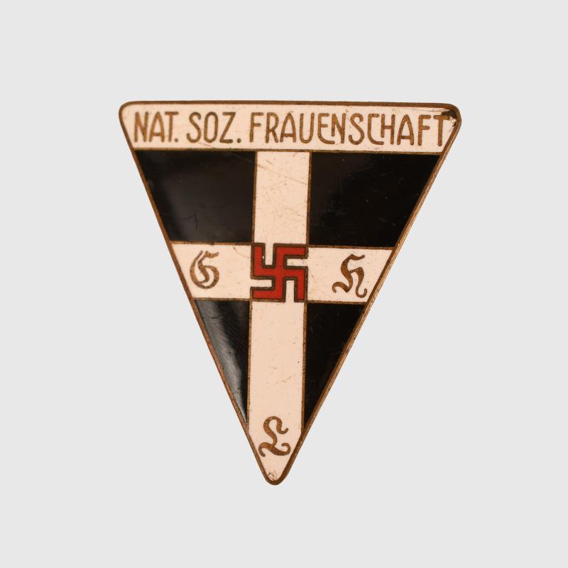 GERMAN WWII FRAUENSCHAFT MEMBERSHIP BADGE.