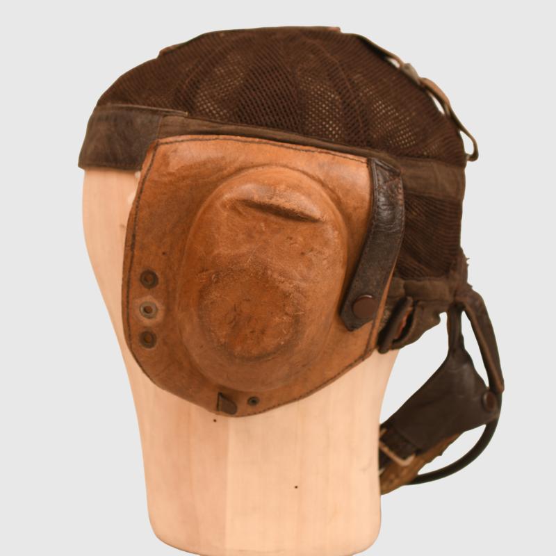 GERMAN WWII NET TYPE SUMMER WEIGHT FLYING HELMET.