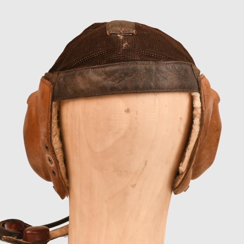 GERMAN WWII NET TYPE SUMMER WEIGHT FLYING HELMET.