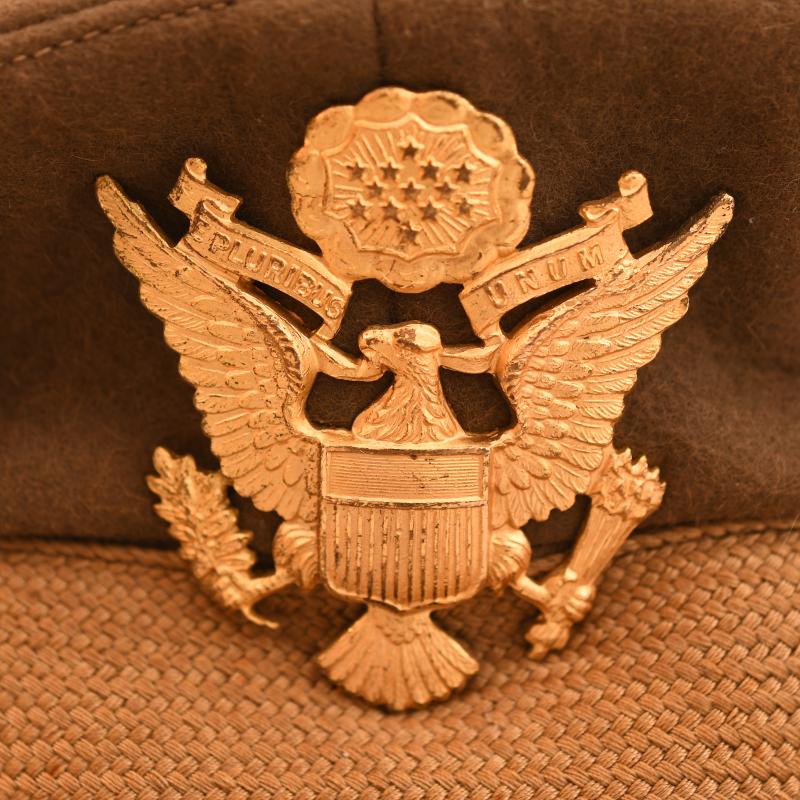 US WWII BRITISH MADE U.S. ARMY AIR FORCE OFFICERS VISOR CAP.