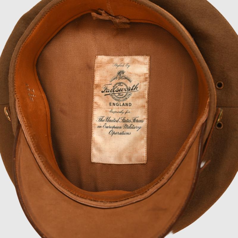 US WWII BRITISH MADE U.S. ARMY AIR FORCE OFFICERS VISOR CAP.