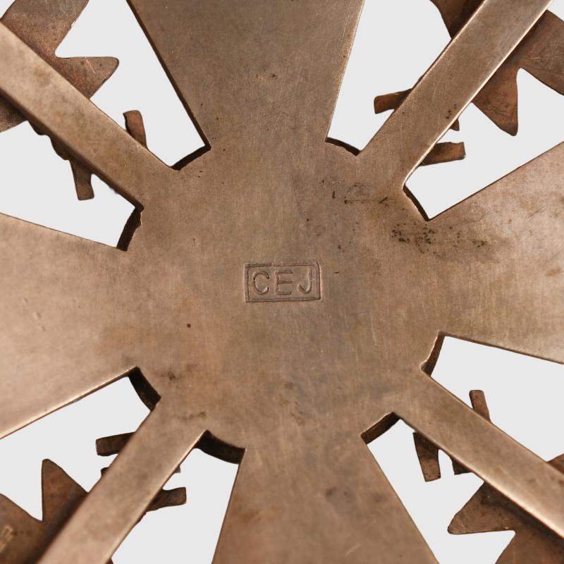 GERMAN WWII SPANISH CROSS IN SILVER WITH SWORDS. JUNCKER PRODUCED.