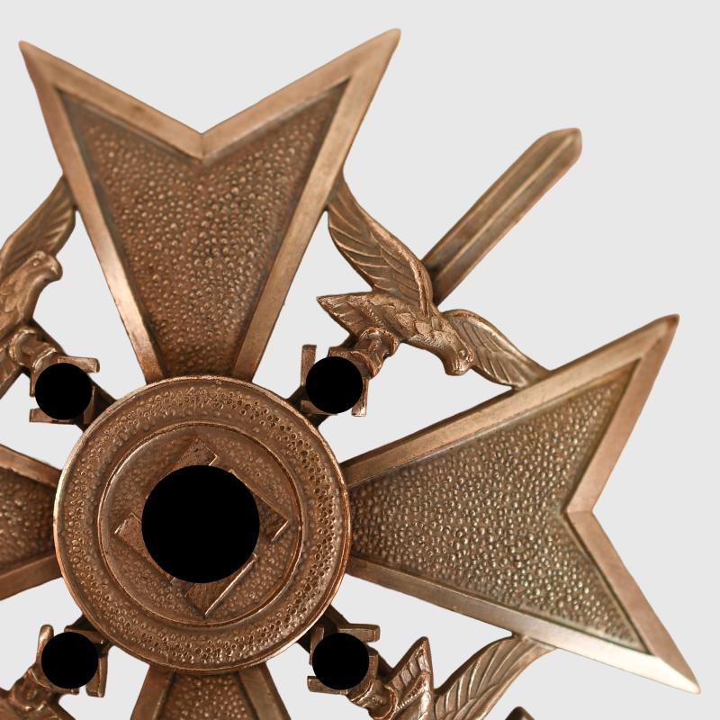 GERMAN WWII SPANISH CROSS IN SILVER WITH SWORDS. JUNCKER PRODUCED.