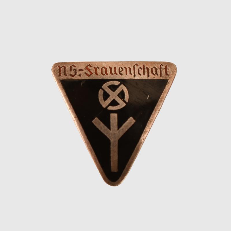 GERMAN WWII FRAUENSCHAFT LAPEL BADGE.