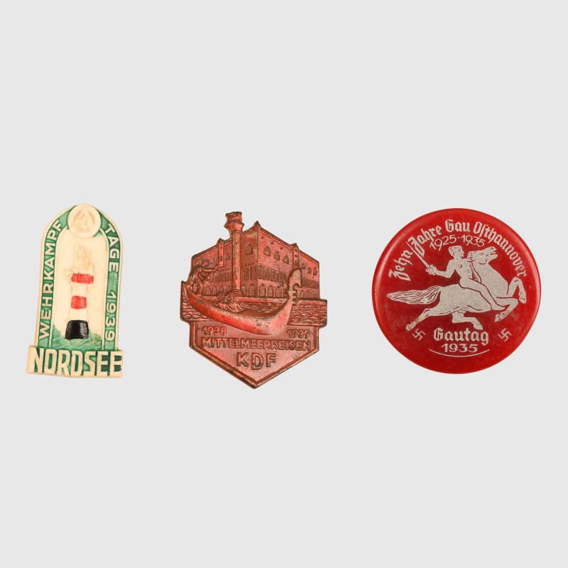 GERMAN WWII TINNY GROUPING.