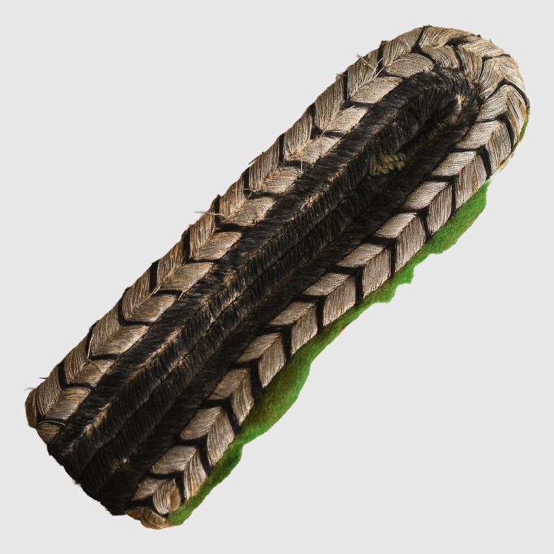 GERMAN WWII SCHUTZPOLIZEI WACHTMEISTER’S SHOULDER BOARD.