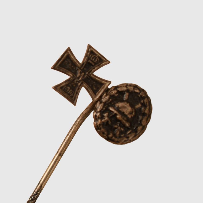 GERMAN WWI IRON CROSS 1ST CLASS AND WOUND BADGE LAPEL PIN PAIR.