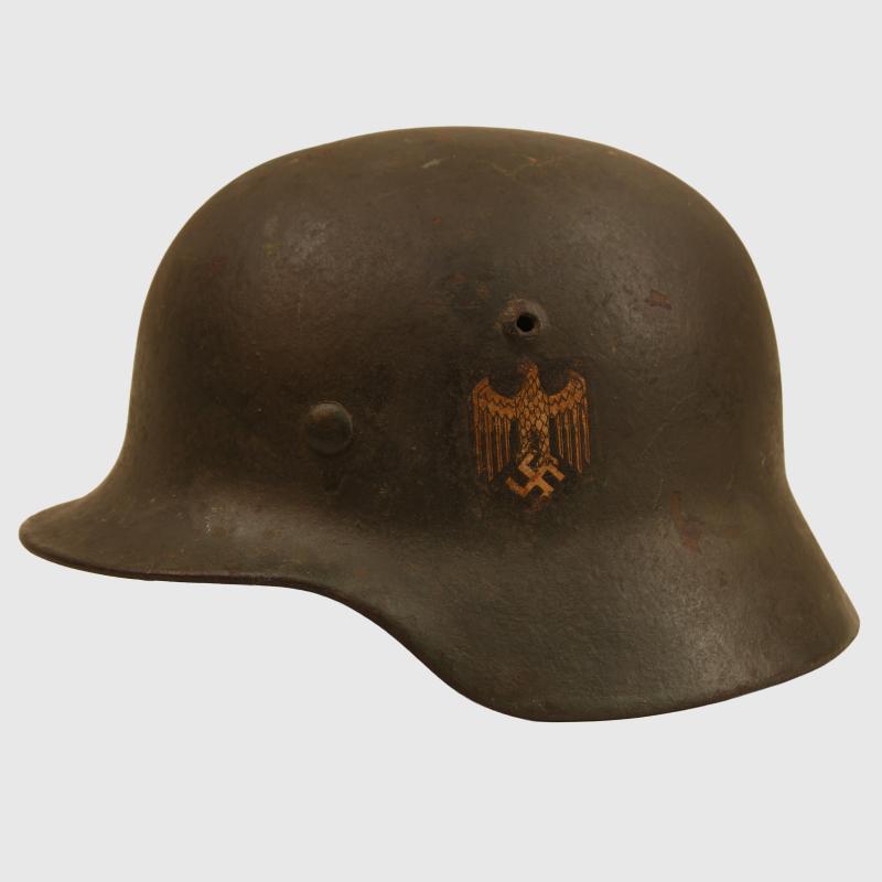 GERMAN WWII M35 SINGLE DECAL ARMY COMBAT HELMET.