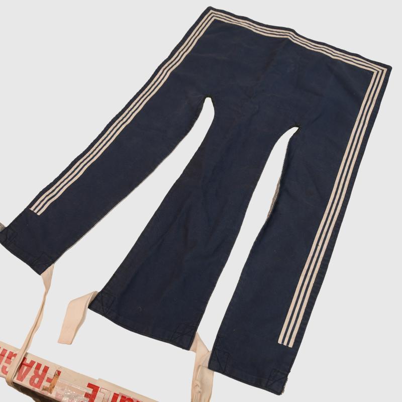 BRITISH WWII ROYAL NAVAL SAILORS COLLAR.