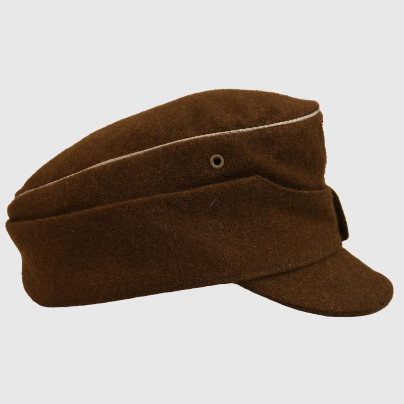 GERMAN WWII RMBO VISORED FIELD CAP.