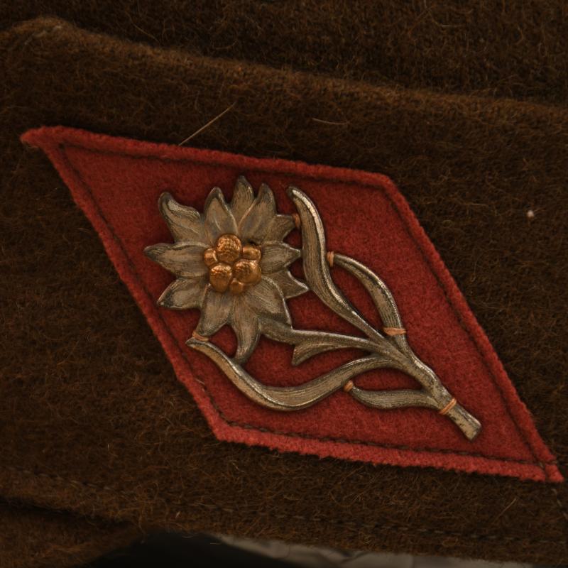 GERMAN WWII RMBO VISORED FIELD CAP.