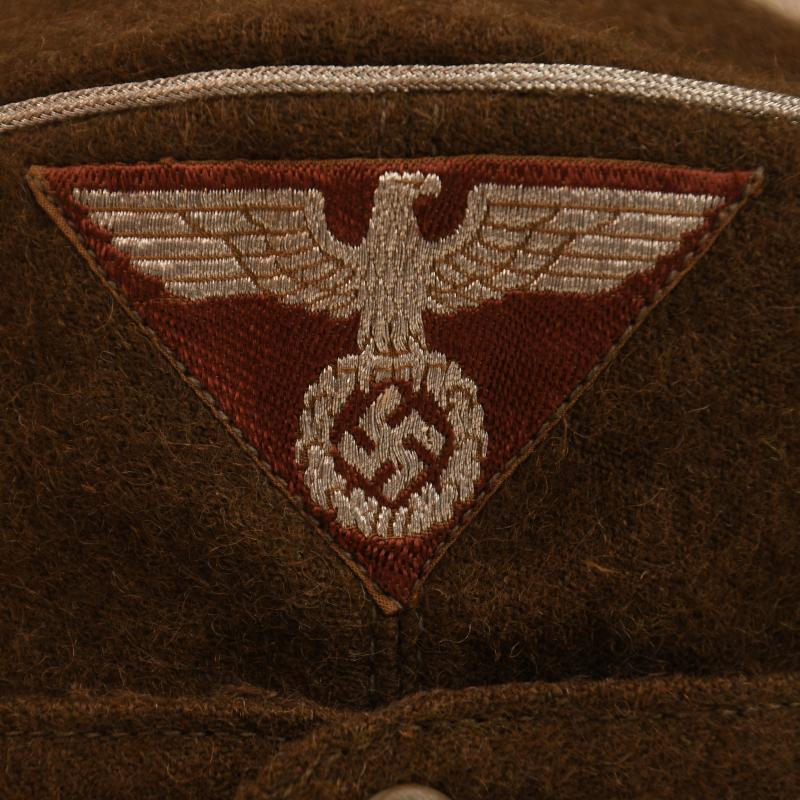GERMAN WWII RMBO VISORED FIELD CAP.