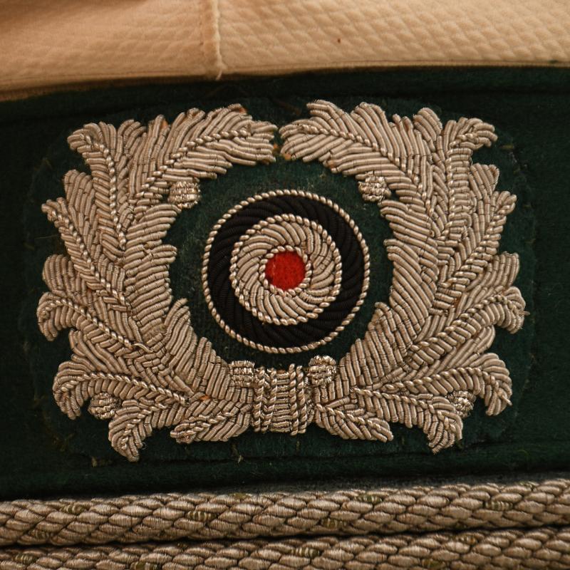 GERMAN WWII CUSTOM OFFICERS WHITE TOP VISOR CAP.