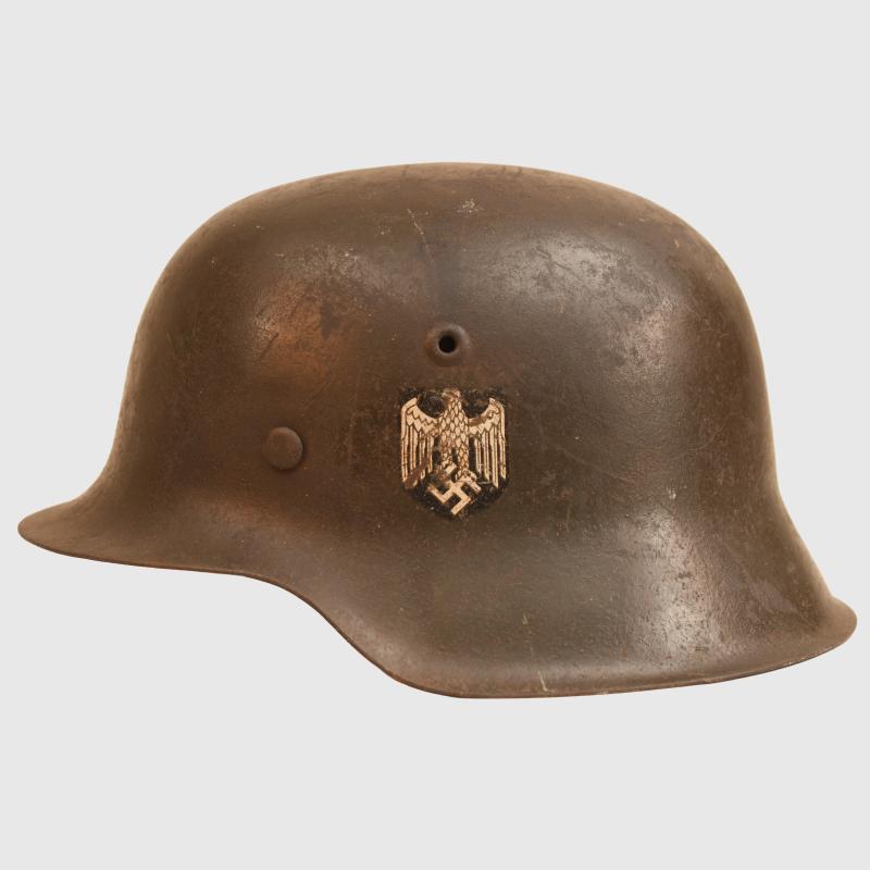 GERMAN WWII M.42 ARMY SINGLE DECAL COMBAT HELMET.