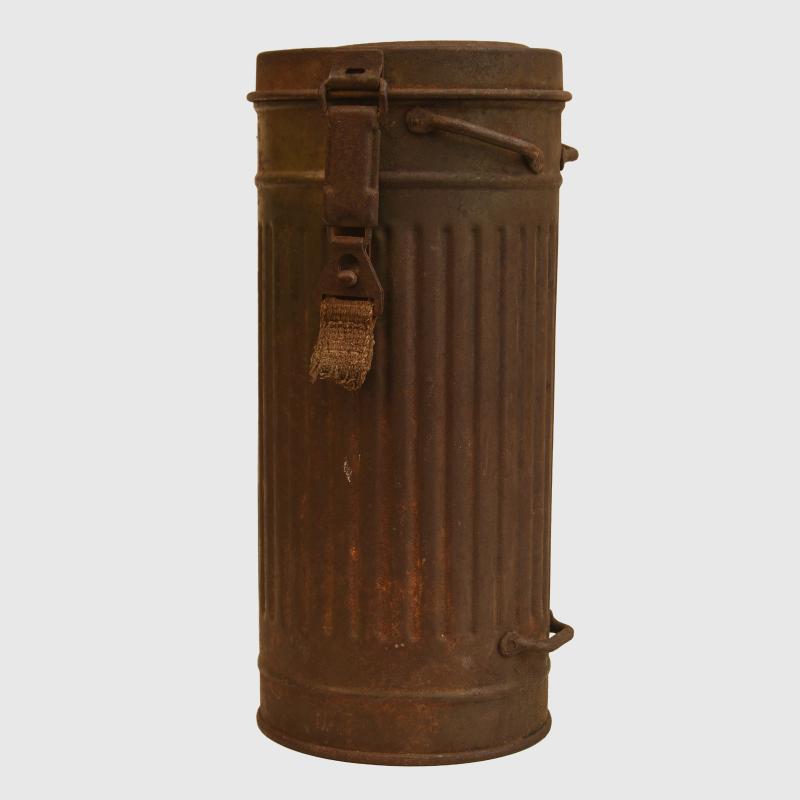 GERMAN WWII CAMOUFLAGE GAS MASK CANISTER.