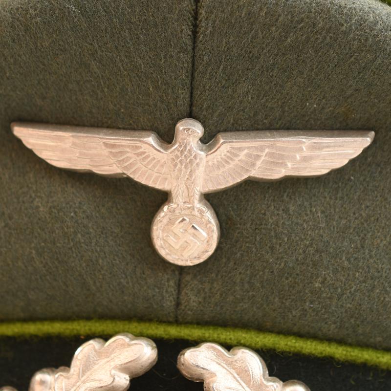 GERMAN WWII PANZER GRENADIER DOUBLE EREL MARKED OFFICERS VISOR CAP.