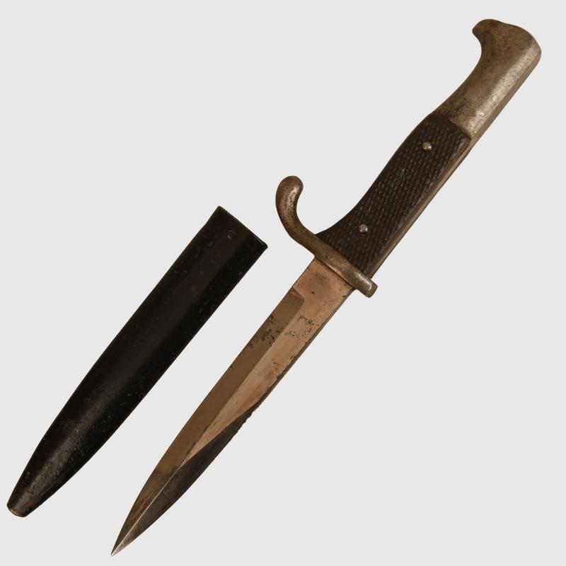 GERMAN WWI TRENCH KNIFE.