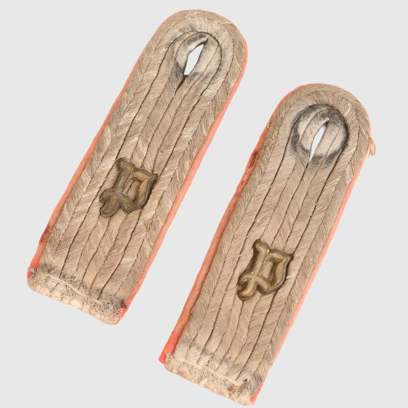 GERMAN WWII PANZER LEUTNANT SHOULDER BOARDS.