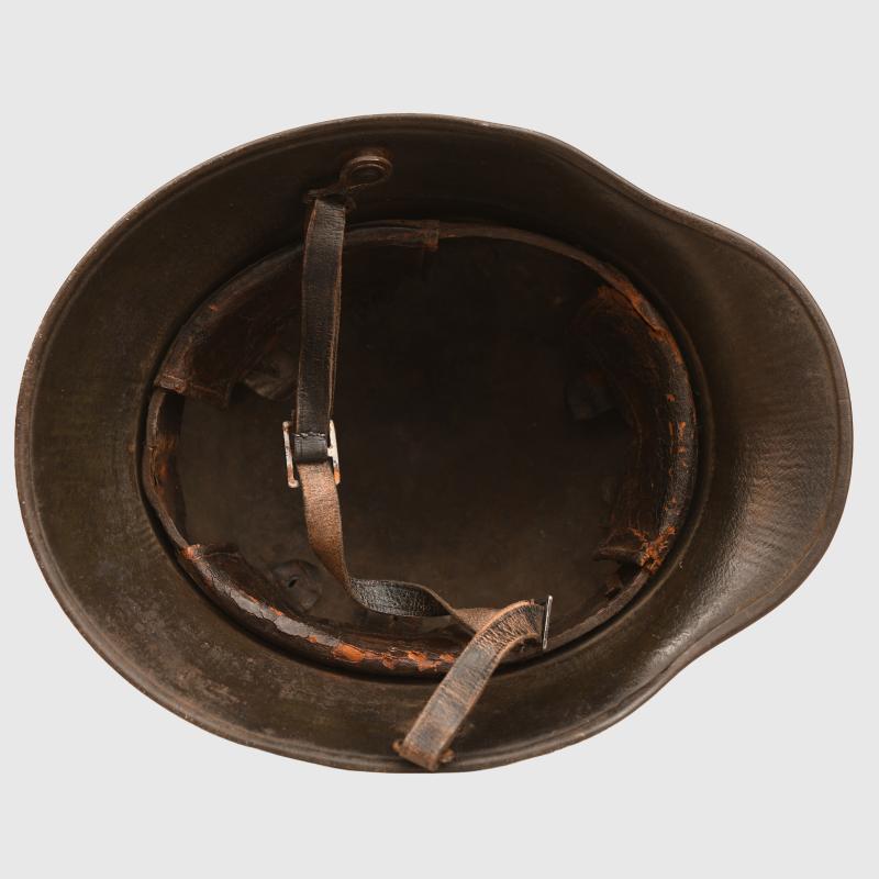 GERMAN WWI M.16 TRENCH HELMET.