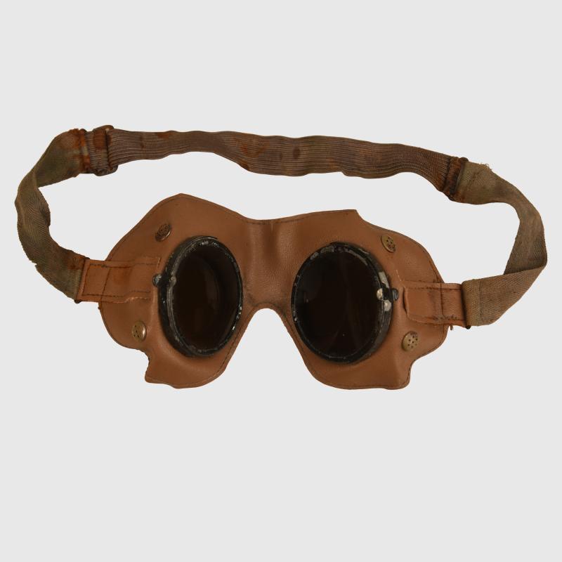 GERMAN WWII SUN AND SAND GOGGLES.