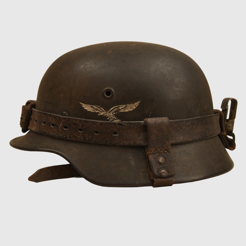 GERMAN WWII LUFTWAFFE SINGLE DECAL M.40 COMBAT HELMET WITH CARRYING CRADLE.