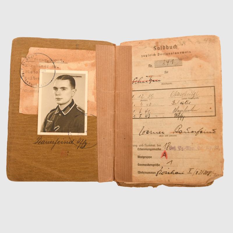 GERMAN WWII ARMY PANZER LEHR DIVISION CITATION AND SOLDBUCH SET.