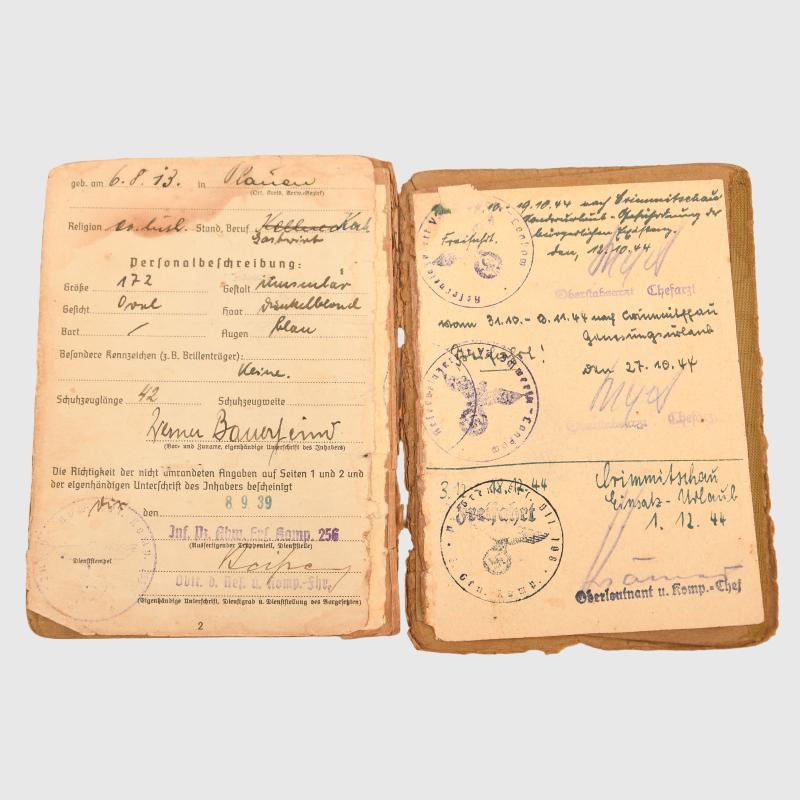 GERMAN WWII ARMY PANZER LEHR DIVISION CITATION AND SOLDBUCH SET.