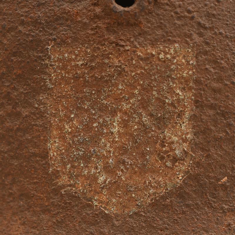 GERMAN WWII RELIC DOUBLE DECAL M35 SS HELMET AND RELIC BUCKLE.