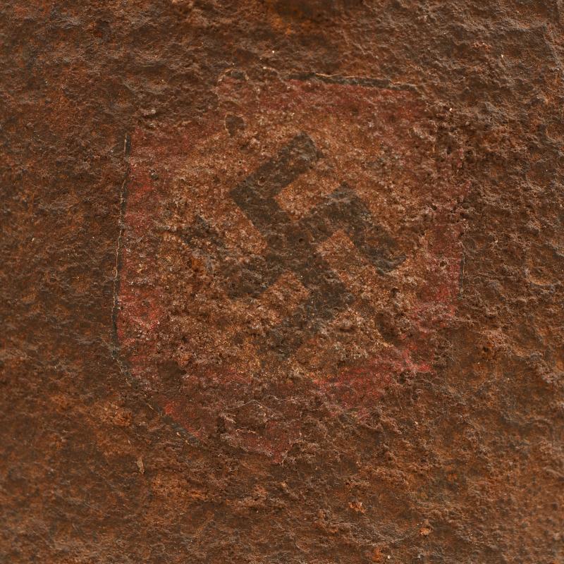 GERMAN WWII RELIC DOUBLE DECAL M35 SS HELMET AND RELIC BUCKLE.