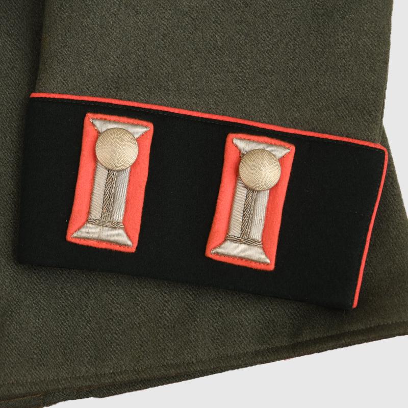 GERMAN WWII ARMY PANZER RESERVE OBERLEUTNANTS PARADE TUNIC.