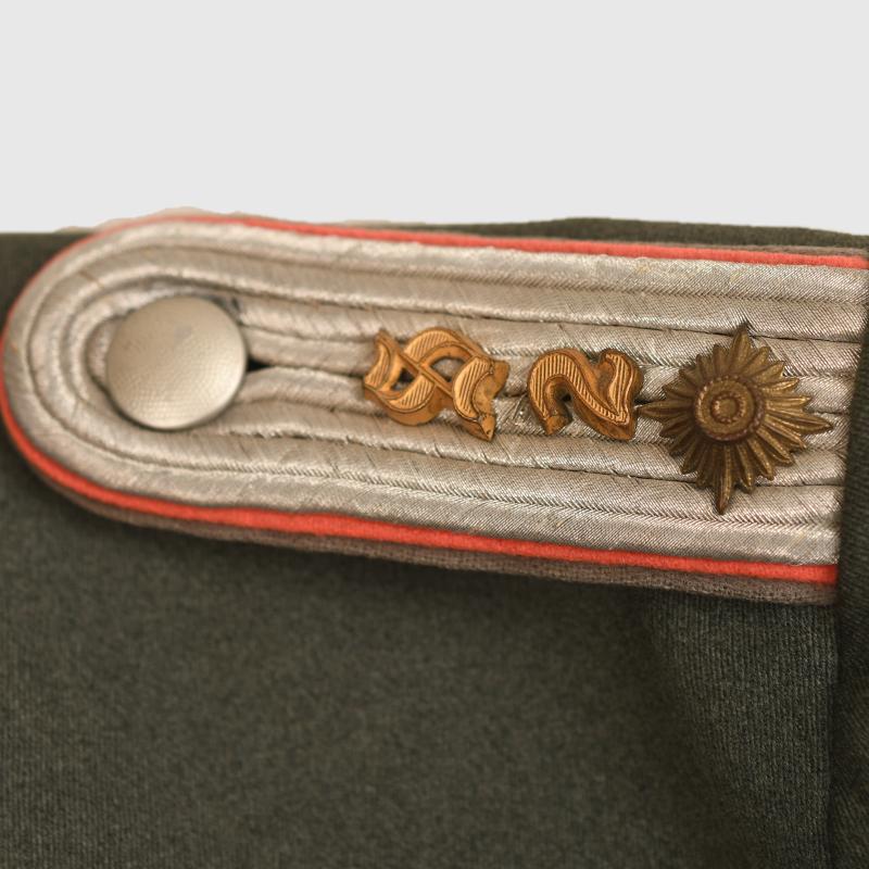 GERMAN WWII ARMY PANZER RESERVE OBERLEUTNANTS PARADE TUNIC.
