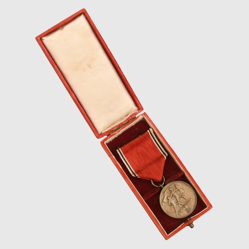 GERMAN WWII ENTRY INTO AUSTRIA MEDAL, CASED.