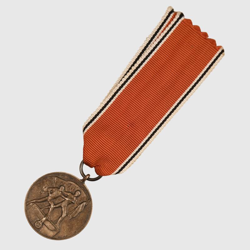 GERMAN WWII ENTRY INTO AUSTRIA MEDAL.