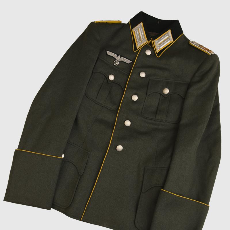GERMAN WWII ARMY SIGNALS OFFICERS PIPED SERVICE TUNIC.