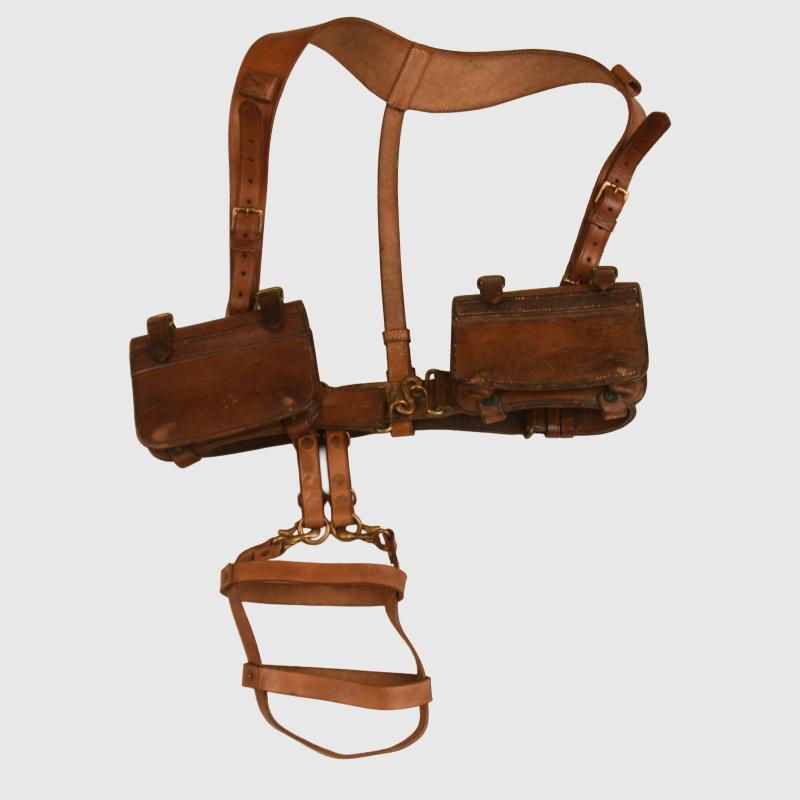CANADIAN WWI OLIVER PATTERN LEATHER EQUIPMENT.