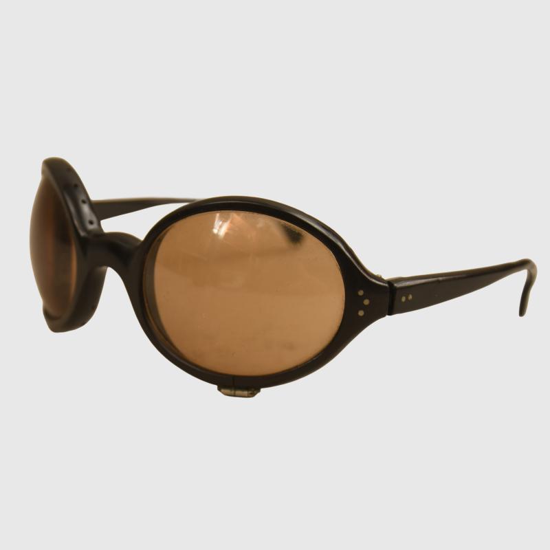 GERMAN WWII 1ST MODEL SHATTERPROOF FLYING GOGGLES.
