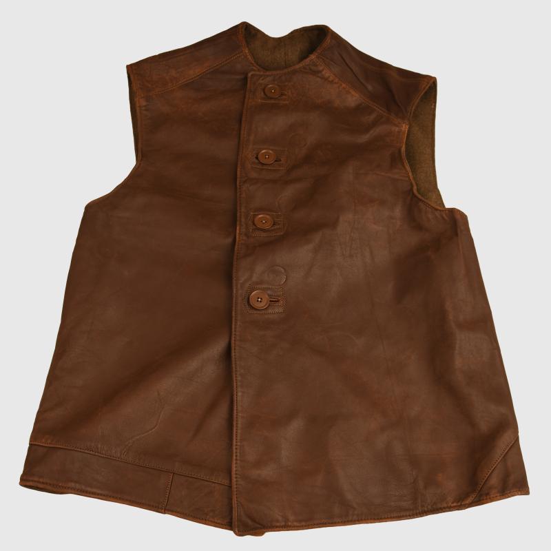 BRITISH WWII SLEEVELESS LEATHER JERKIN.