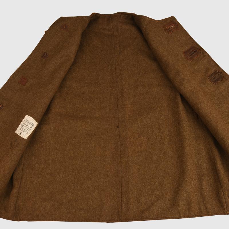 BRITISH WWII SLEEVELESS LEATHER JERKIN.