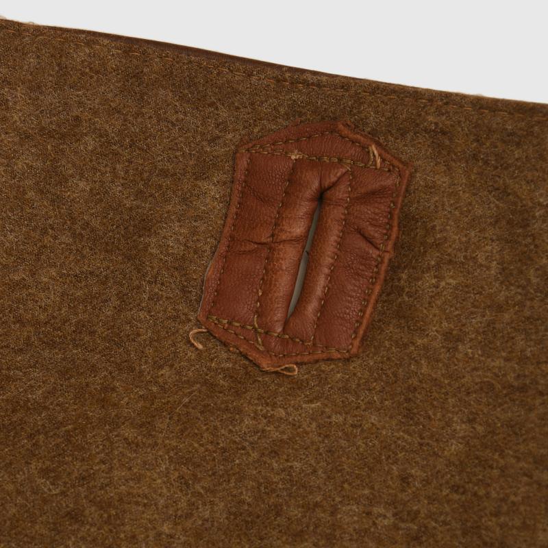 BRITISH WWII SLEEVELESS LEATHER JERKIN.