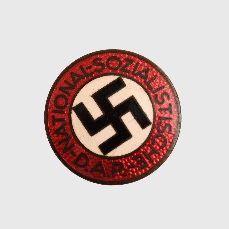 GERMAN WWII NSDAP MEMBERSHIP BADGE.