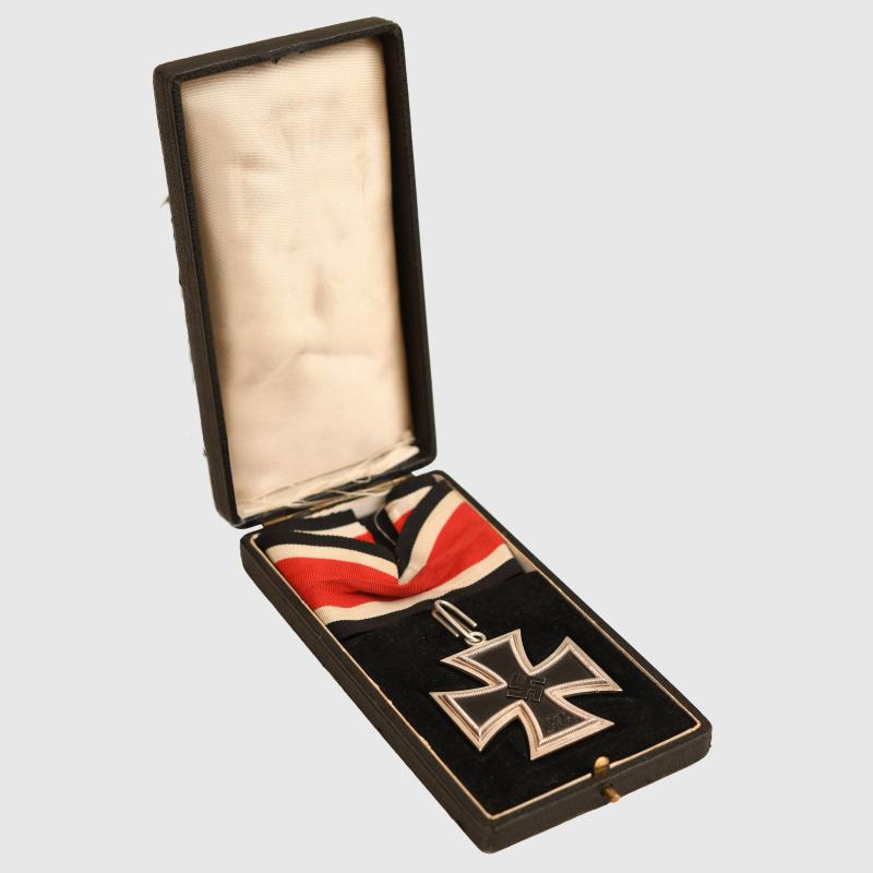 GERMAN WWII KNIGHTS CROSS TO THE IRON CROSS, CASED.
