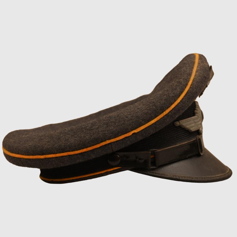 GERMAN WWII LUFTWAFFE FLIGHT SECTION VISOR CAP.